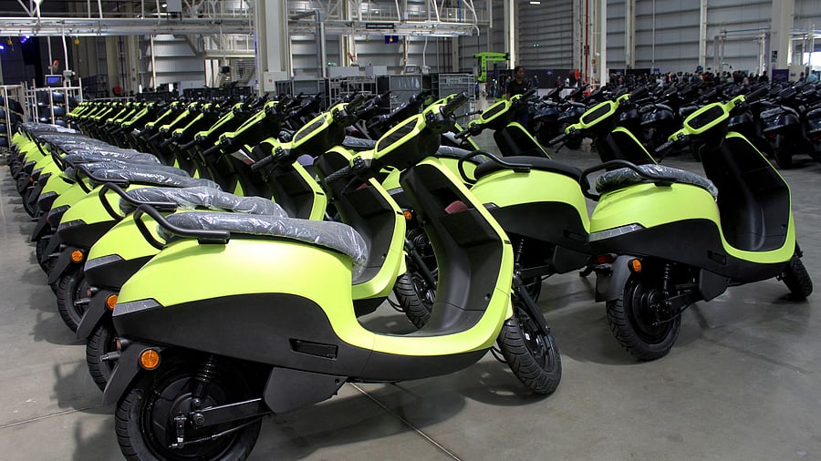 <div class="paragraphs"><p>FILE PHOTO: Ola Electric's S1 Air e-scooters are pictured inside its manufacturing facility in Pochampalli in the southern state of Tamil Nadu.</p></div>