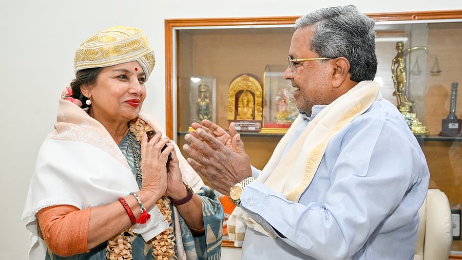 As a part of the Bengaluru International Film Festival, Chief Minister Siddaramaiah felicitated Shabana Azmi with the Lifetime Achievement Award in Bengaluru last week.