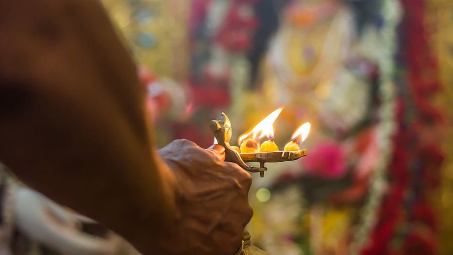 <div class="paragraphs"><p>Representative image showing a priest perform 'aarti'</p></div>