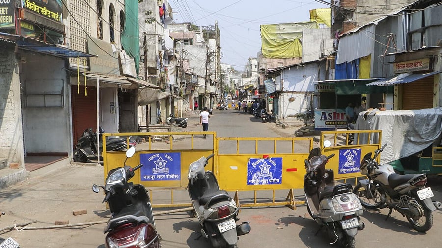 <div class="paragraphs"><p>Curfew in parts of Nagpur following violence there</p></div>