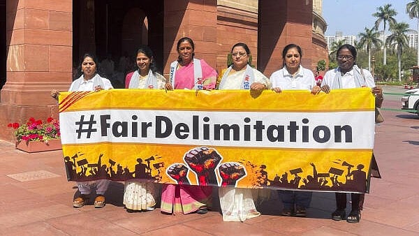 <div class="paragraphs"><p>DMK and INDIA bloc MPs Kanimozhi Karunanidhi, Jothimani Sennimalai, Kanimozhi NVN Somu, T Sumathy and others protest on the issue of delimitation during the Budget session of Parliament</p></div>