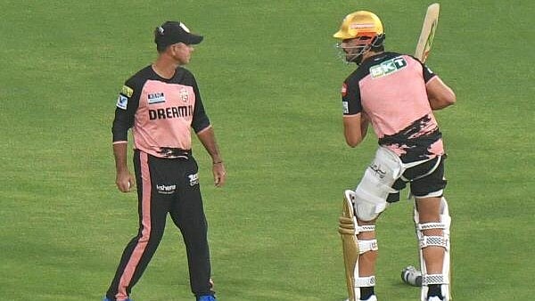 <div class="paragraphs"><p>Punjab Kings head coach Ricky Ponting and player Marcus Stoinis during a practice session ahead of IPL 2025 at PCA Cricket Stadium</p></div>