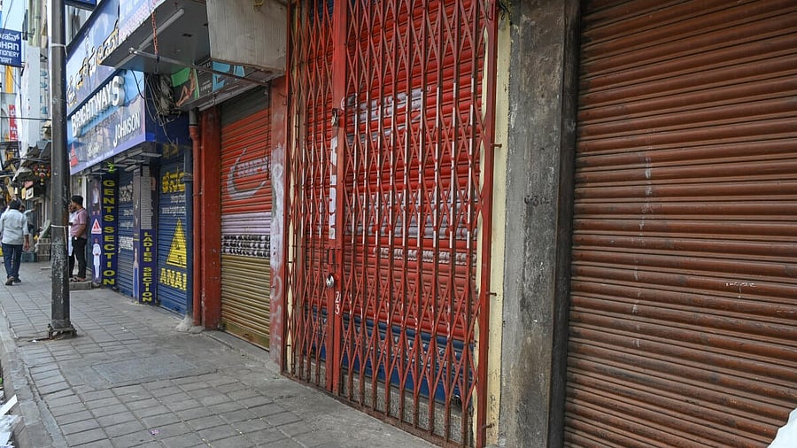 <div class="paragraphs"><p>Shops are closed to support Karnataka Bandh call by pro-Kannada organisations at Avenue road, Chickpet, BVK Iyengar road in Bengaluru</p></div>