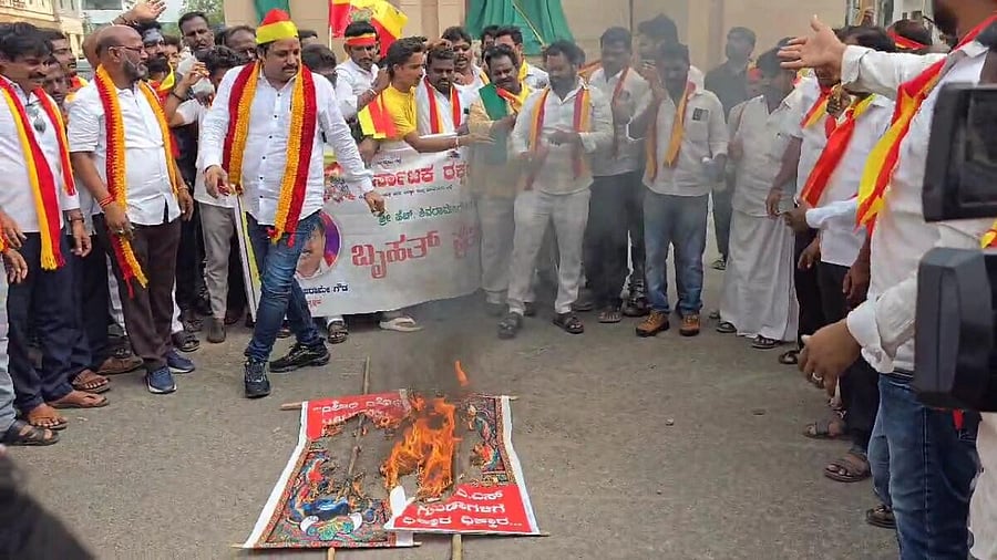 <div class="paragraphs"><p>Activists observe Karnataka bandh</p></div>