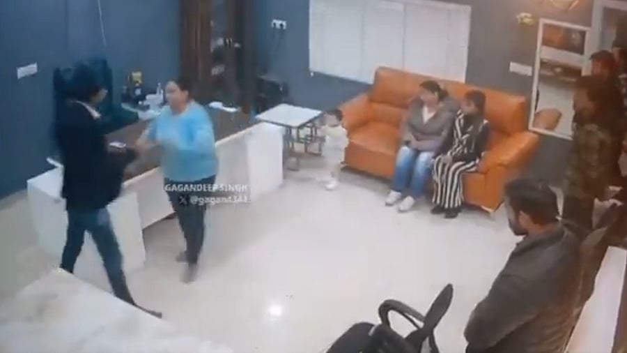 <div class="paragraphs"><p>A screengrab of the viral video. </p></div>