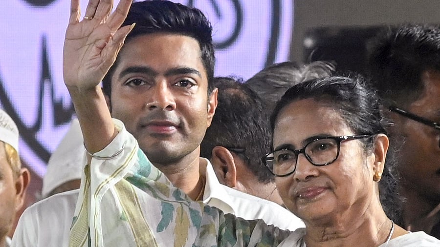 <div class="paragraphs"><p> TMC Supremo Mamata Banerjee with party General Secretary Abhishek Banerjee </p></div>