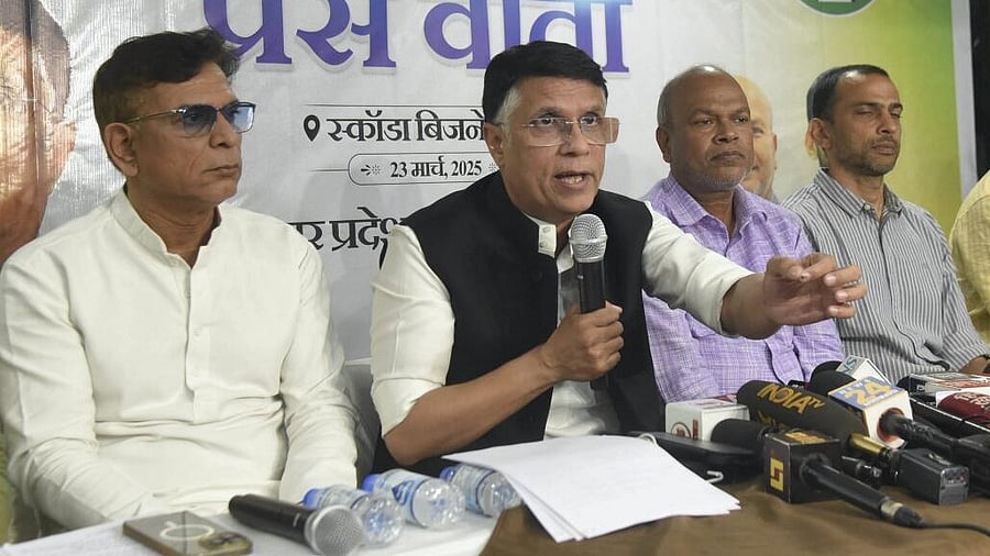 <div class="paragraphs"><p>Congress leader Pawan Khera along with AICC Bihar in-charge Krishna Allavaru and party president Rajesh Kumar during a press conference, in Patna.</p></div>