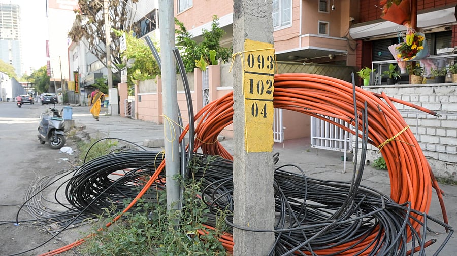 <div class="paragraphs"><p>OFC cables carelessly strewn across roads and footpaths endanger the lives of pedestrians and motorists. </p></div>