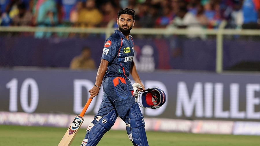 <div class="paragraphs"><p>Lucknow Super Giants' Rishabh Pant walks towards pavilion after losing his wicket</p></div>