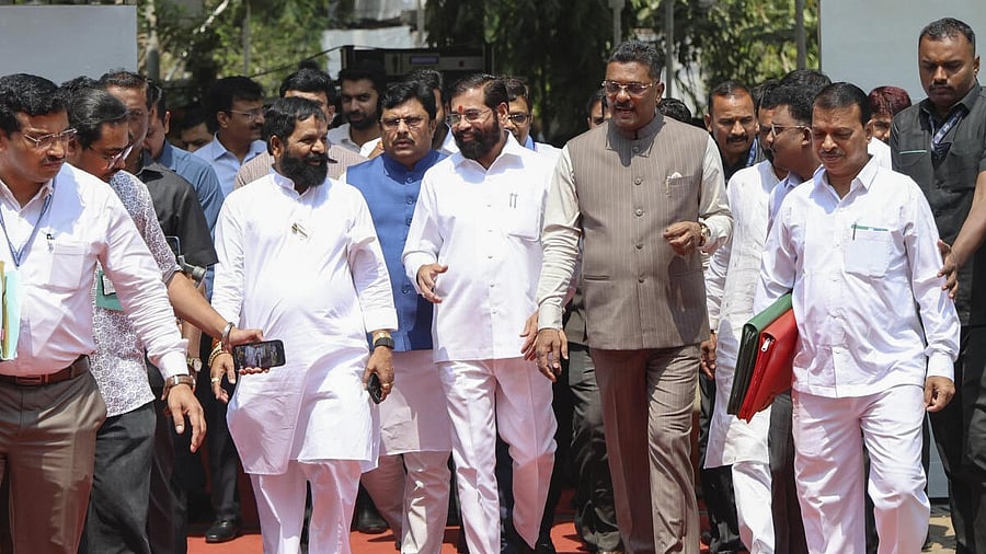 <div class="paragraphs"><p>Eknath Shinde (centre) arrives for the Assembly session</p></div>