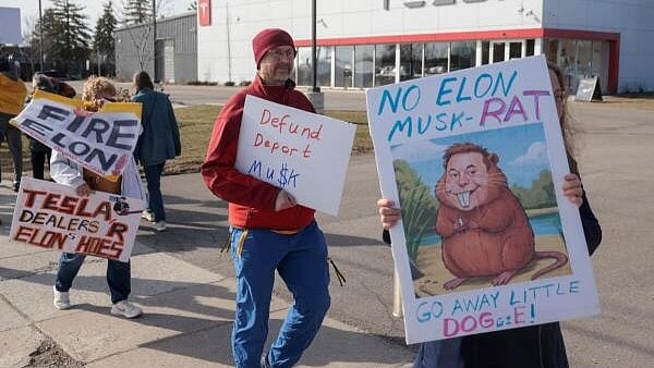 <div class="paragraphs"><p>Demonstrators protest against Elon Musk in front of a Tesla dealership in Ann Arbor, Michigan</p></div>