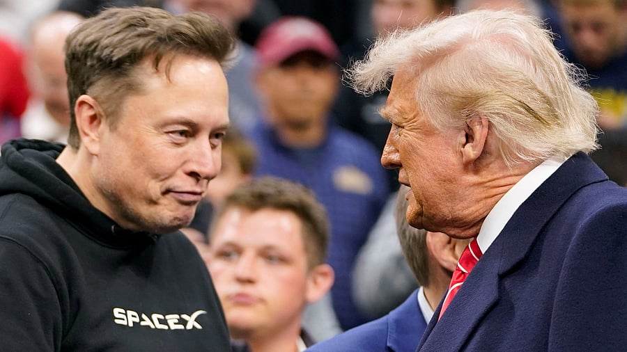 <div class="paragraphs"><p>Tesla CEO Elon Musk greets US President Donald Trump </p></div>
