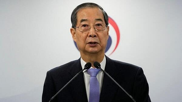 <div class="paragraphs"><p>South Korean acting President Han Duck-soo </p></div>