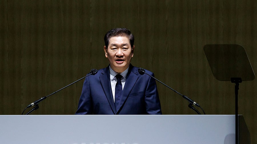 <div class="paragraphs"><p>Han Jong-hee</p></div>