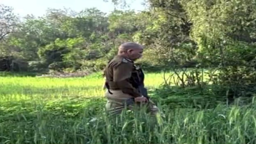 <div class="paragraphs"><p>Nalin Prabhat, DGP of J&K, with AK-47 in hand</p></div>