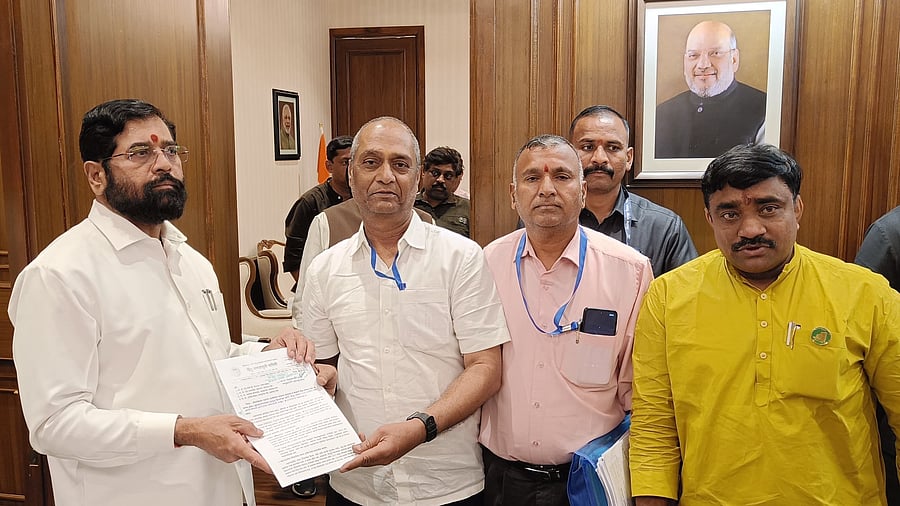 <div class="paragraphs"><p>A delegation of&nbsp;Hindu Janajagruti Samiti meet&nbsp;Deputy Chief Minister Eknath Shinde in Mumbai</p></div>