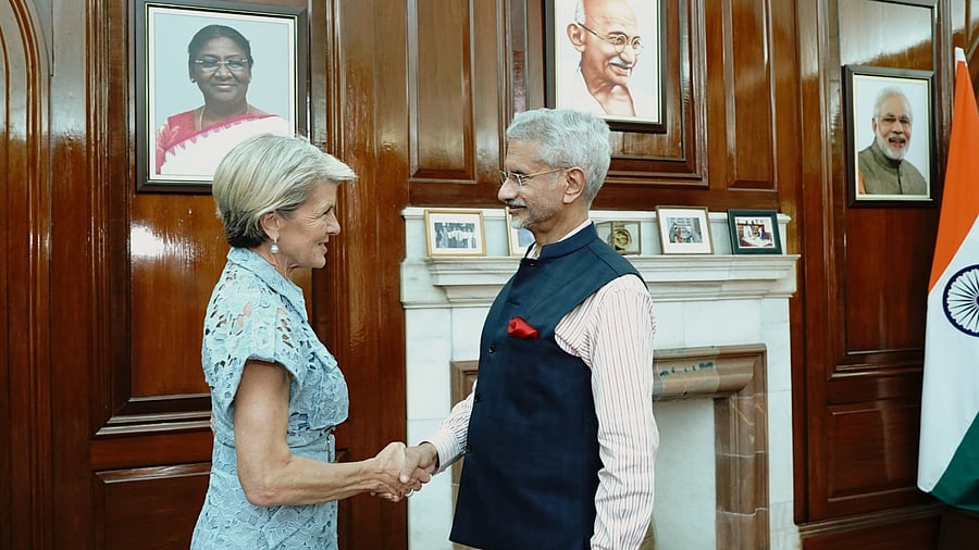 <div class="paragraphs"><p>Jaishankar meets UN secretary general's special envoy on Myanmar</p></div>
