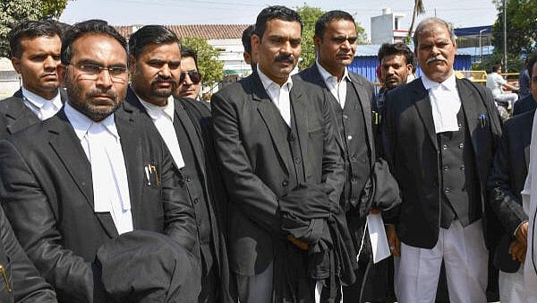 <div class="paragraphs"><p>Lawyers after a Allahabad High Court Bar Association meeting</p></div>