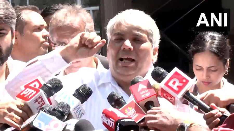 <div class="paragraphs"><p>Disha Salian's father Satish Salian's advocate, Nilesh Ojha</p></div>