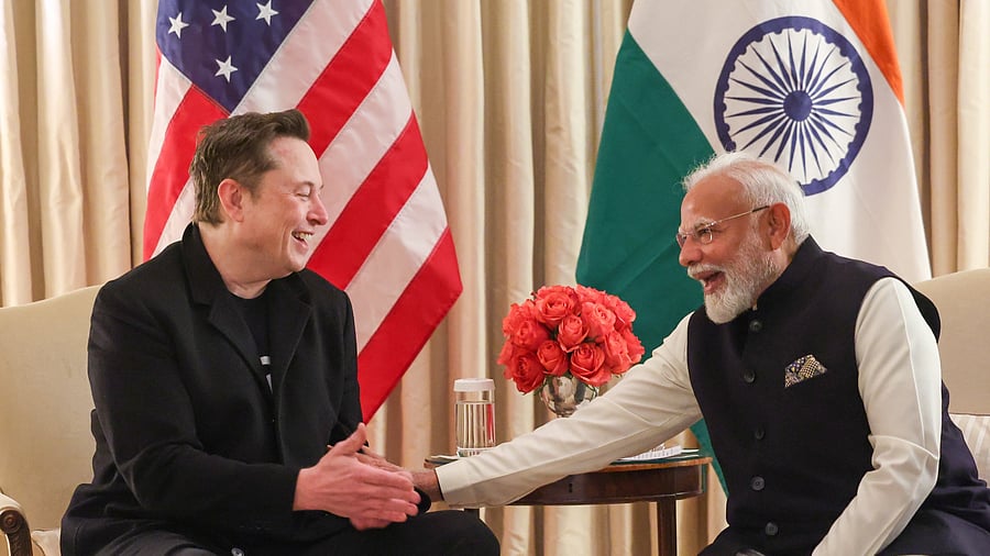 <div class="paragraphs"><p>Elon Musk (L) and Narendra Modi.</p></div>