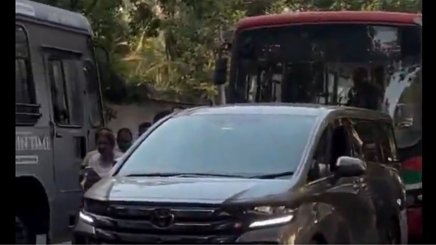 <div class="paragraphs"><p>Video screengrab of accident</p></div>