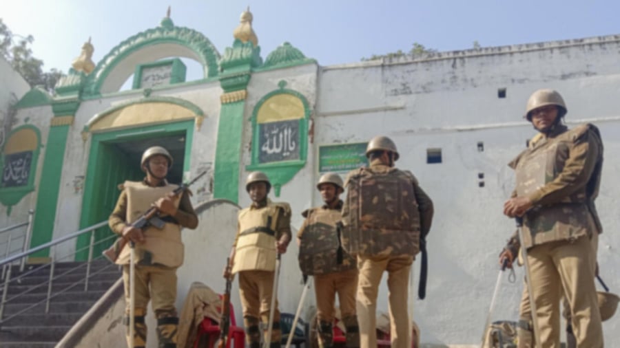 <div class="paragraphs"><p>Cops outside a mosque. Image for representation</p></div>