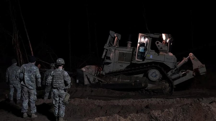 <div class="paragraphs"><p>Digger and soldiers at scene of rescue operation at Pabrade training ground</p></div>