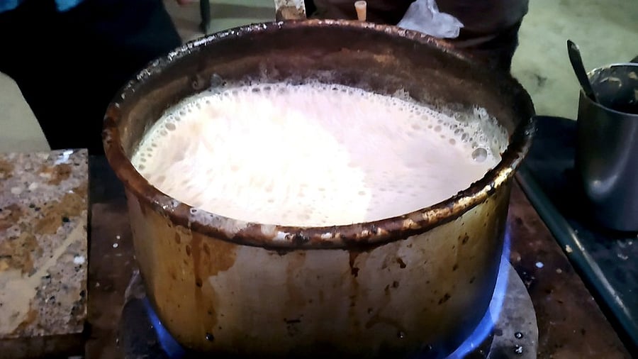 <div class="paragraphs"><p>A pot of boiling milk.</p></div>