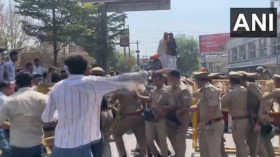 <div class="paragraphs"><p>Screengrab from the incident video.</p></div>