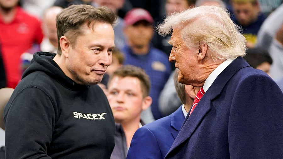 <div class="paragraphs"><p>Tesla CEO Elon Musk greets US President Donald Trump.</p></div>