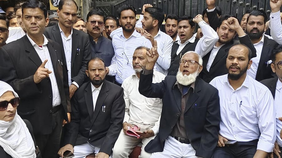 <div class="paragraphs"><p>A file image of advocates protesting against the arrest of Shahi Jama Masjid President in Sambhal. </p></div>