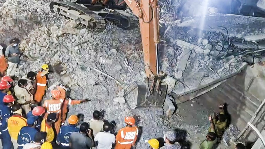 <div class="paragraphs"><p>Telangana building collapse</p></div>