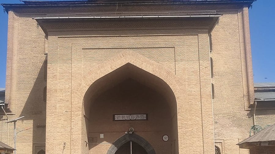 <div class="paragraphs"><p>Jamia Masjid in Srinagar</p></div>