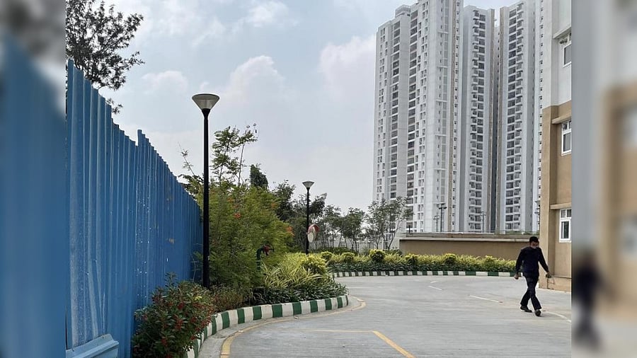 <div class="paragraphs"><p>Representative image of an apartment.</p></div>