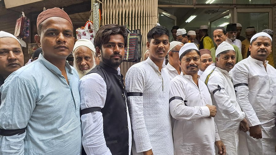 <div class="paragraphs"><p>Muslims wearing a black badge outside a mosque as they staged a protest against the Waqf Amendment Bill 2024, in Patna, Friday, March 28, 2025.</p></div>