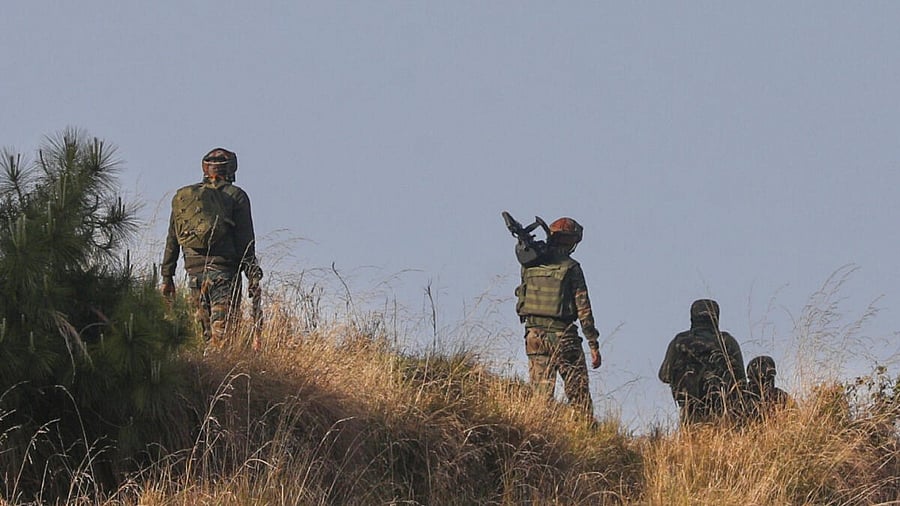 <div class="paragraphs"><p>Security personnel during an anti-terrorist operation</p></div>
