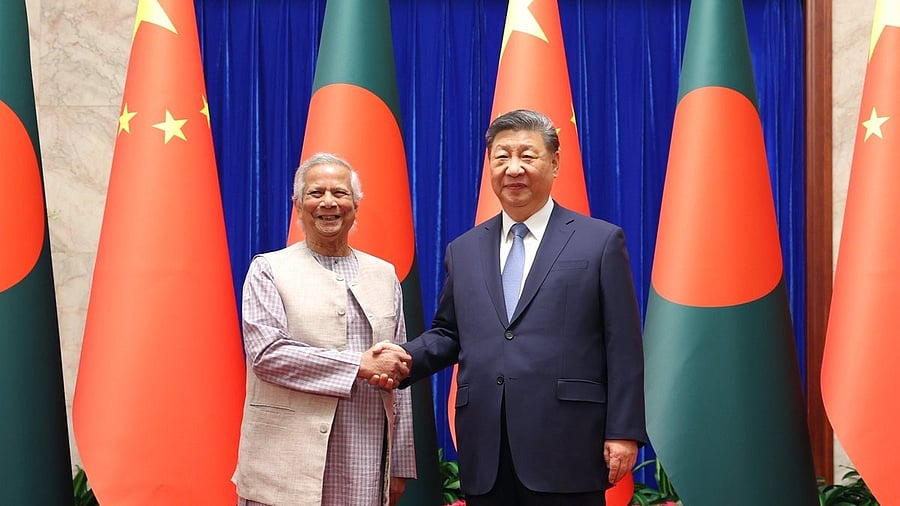<div class="paragraphs"><p>Bangladesh Chief Adviser Yunus (L) and Xi Jinping (R)</p></div>