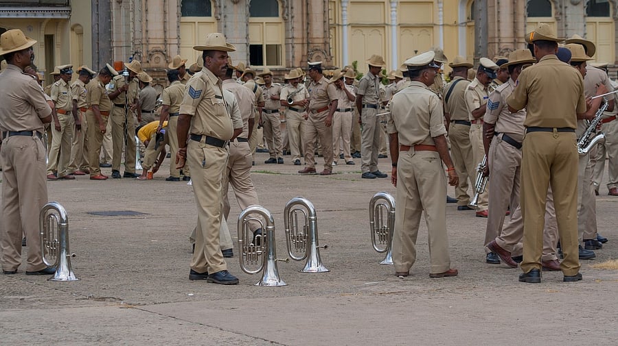 <div class="paragraphs"><p>File photo of policemen in Bengaluru.&nbsp;</p></div>