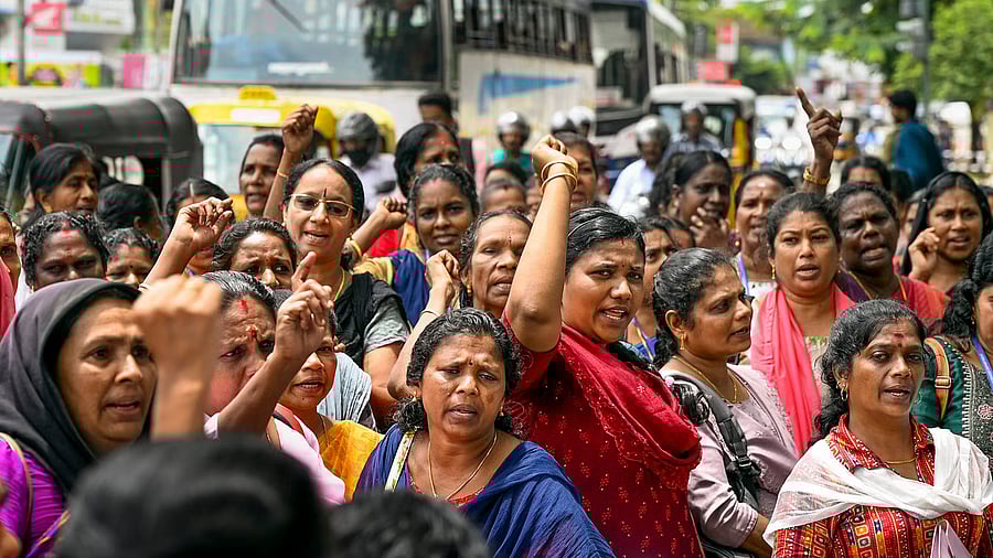 <div class="paragraphs"><p>Representational picture of Accredited Social Health Activist (ASHA) workers </p><p>Read more at: https://www.deccanherald.com/india/kerala/asha-workers-protest-kerala-govt-centre-locked-in-blame-game-over-fund-allotment-3443810</p></div>