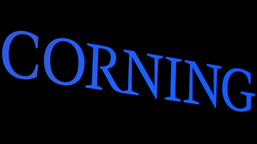 <div class="paragraphs"><p>A screen displays the logo for Corning Inc at the New York Stock Exchange.</p></div>