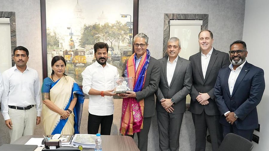 <div class="paragraphs"><p>A senior delegation from the company, led by its CEO Salim Ramji, and CIO and MD of IT division, Nitin Tandon, Chief Human Resources Officer John Couture, and Principal, Head of GCC—Vanguard India, Venkatesh Natarajan, met Chief Minister A Revanth Reddy and top officials.</p></div>