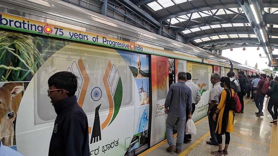 <div class="paragraphs"><p>People wait in queue to board Bengaluru metro. </p></div>