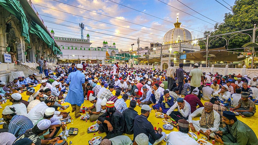 <div class="paragraphs"><p>Devotees break their fast after ‘Iftar’ prayers at the Ajmer Sharif Dargah in Rajasthan.</p></div>