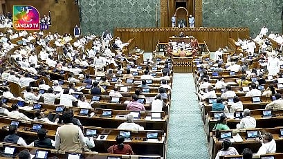 <div class="paragraphs"><p>Voting for Waqf bill in LS underway.</p></div>