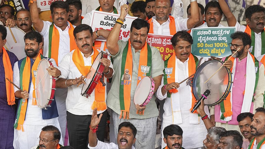 <div class="paragraphs"><p>BJP leaders R Ashok, B Y Vijayendra, Chalavadi Narayanswamy and others during a protest over rising prices of essential commodities, at the Freedom Park in Bengaluru, Karnataka</p></div>