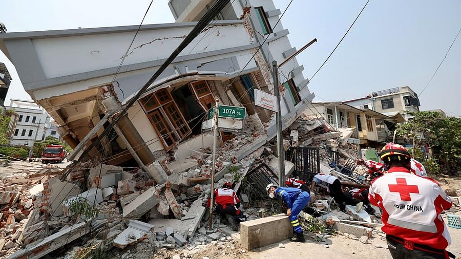 <div class="paragraphs"><p>Members of the Chinese Red Cross International Emergency Response Team work at a collapsed residential building following the earthquake, in Mandalay, Myanmar March 31, 2025. </p></div>