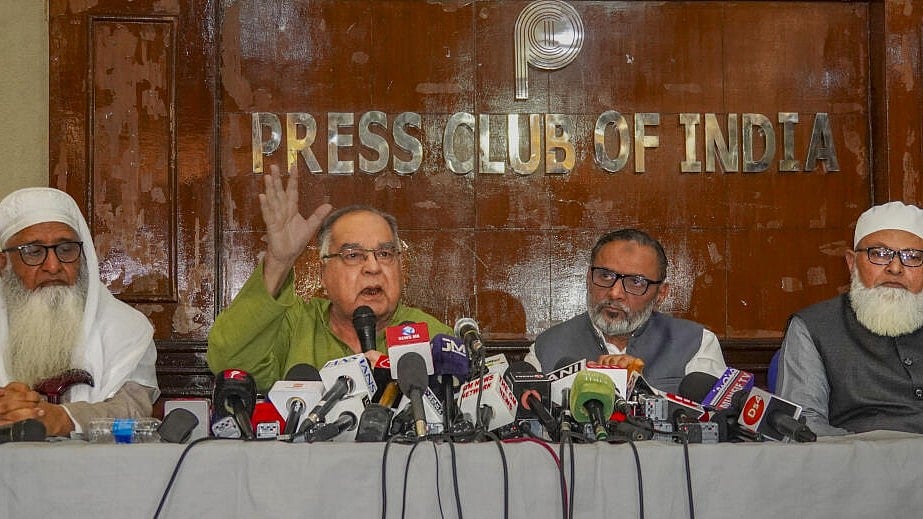 Muslim Law Board Opposes Vande Mataram Order, Citing Religious Freedom Concerns
