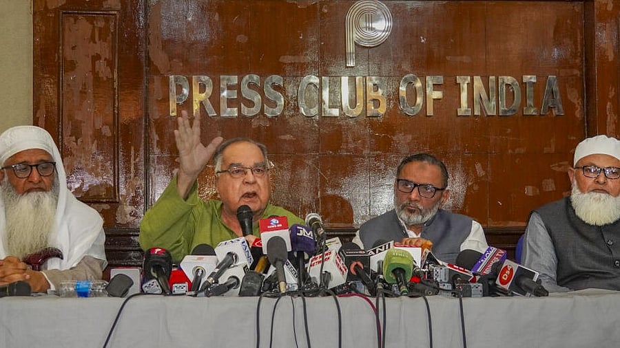 <div class="paragraphs"><p>(Left to right) All India Muslim Personal Law Board (AIMPLB) General Secretary Maulana Mohammed Fazlur Rahim Mujaddidi, Indian Muslims for Civil Rights Chairman Mohammad Adeeb, AIMPLB spokesperson Syed Qasim Rasool Ilyas and Jamaat-e-Islami Hind Secretary Mohammed Shafi Madni during a press conference on the Waqf Amendment Bill, in New Delhi, Wednesday, April 2, 2025.</p></div>