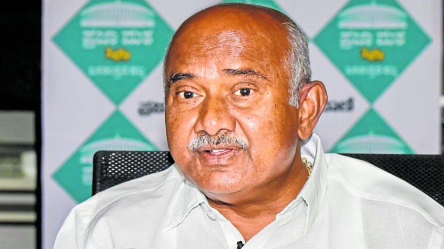 <div class="paragraphs"><p>Karnataka MLC A H Vishwanath. </p></div>
