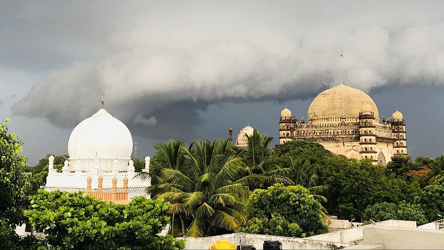 <div class="paragraphs"><p>A view of the Hazrat Hashim Peer Dargah, with Gol Gumbaz visible in the background; (top) a view of the entrance of the dargah; Hazrat Shah Hashim Hussaini Alavi.</p></div>